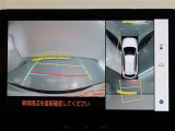 パノラミックビューモニター付きです。車両を上から見たような映像をディスプレイオーディオ画面に表示。運転席からの目視だけでは見にくい、車両周辺の状況をリアルタイムでしっかり確認できます。