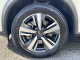 純正のアルミホイールです!お車に合ったデザインのホイールになっています!