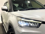 【LEDヘッドライト】悪天候や夜間走行時も良好な視界を確保し安心して運転できる高輝度LEDヘッドライトを装備!点灯速度が早く、消費電力も抑えられています。