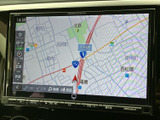地図上に現在地周辺の道路や施設名が表示され、目的地までの道筋を確認しやすい画面です。お出かけ先を探す際にも活用でき、慣れない場所への移動をサポートしてくれます。