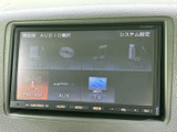 ラジオやCD、iPod、USBオーディオなど、複数の音源を画面から選べます。目的やその日の気分に合わせて使い分けられ、移動時間を自分好みの音楽とともに過ごせます。