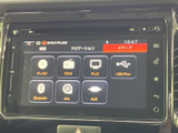 ナビゲーションや各種情報を一画面で確認できます。使いやすいインターフェースで、快適なドライブをサポート。充実した機能が魅力です。