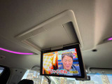 【フリップダウンモニター】付き☆後部座席に座りながら大画面でTVやDVDをお楽しみいただけます♪