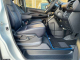 体にフィットし運転する楽しさを感じられるシートです