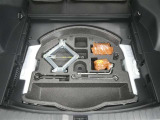 【車載工具】タイヤ交換には必需品ですね!万が一に役立つ工具です。緊急時に備え、使い方をしっかり覚えておきましょう。