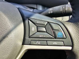 プロパイロットスイッチをONにして走行スピードを設定するだけで、ステアリングを自動制御で車線中央走行をキープ。車間距離をキープ。急な割り込みにもブレーキ操作なしでスピードをコントロール。