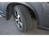 タイヤサイズは225/55R18です。