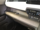 【充電用USBポート】スマホなどの充電に便利なUSBポートがついています!