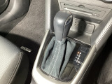 アクセルペダルを踏み込む量や速さに応じて変速パターンを制御し、人馬一体の運転感覚を発揮してくれる6速オートマ!