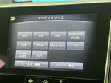 ラジオやディスク、USB、Bluetooth Audioなど、音源の選択肢が画面に一覧表示されています。目的に合わせて項目を確認しやすく、車内での音楽再生を手軽に楽しめます。