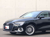 ●Audiが最初に採用したLEDポジショニングランプ。シャープなラインで昼間でも点けていたいと思うほど上品でオシャレです。夜間走行時はさらに目立ちます!