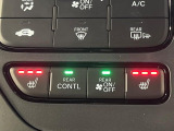【シートヒーター&ベンチレーション】夏場は涼しい風でお尻や背中の熱やムレを防ぎ、冬はエアコンよりも早く温まってポカポカに!季節を問わず快適に過ごせます。