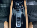 バックでの車庫入れも安心です! リアカメラが付いているバックモニター付のナビを装備しております。操作線もついており距離感も画面から確認できます。