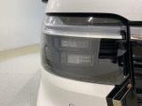 LEDヘッドライトは、点灯の瞬間から最大光量を発揮し、突然暗くなるトンネルなどでの安定感を高めます。