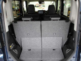 日常の使用に十分な広さの荷室です♪簡単な操作でシートアレンジもできます♪