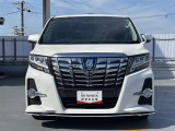 グレードは「SA Cパッケージ」18インチアルミ/本革巻きステアリング/シートポジションメモリー(運転者3名登録)標準装備の上級グレードです。