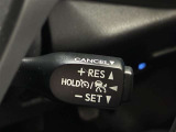クルーズコントロールを装備。一定速度でのクルージングをサポートし、長時間の運転によるドライバーの疲労を軽減します。