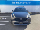 堂々としながらもエレガントなフロントフェイス。静かに佇む姿は、マツダが創造した驚くほど美しいSUVの新しい顔です。