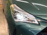 【LEDヘッドライト】悪天候や夜間走行時も良好な視界を確保し安心して運転できる高輝度LEDヘッドライトを装備!点灯速度が早く、消費電力も抑えられています。