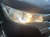 LEDヘッドランプ仕様。シャープな白光色のLEDランプを採用しました。夜の視界を明るくしてくれます。