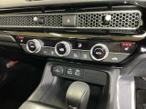 運転席/助手席シートヒーターで寒い日もすぐに温かくなり快適に過ごせます。3段階の温度調整が可能です