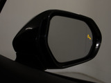 BSM(ブラインドスポットモニタ)!隣の車線を走る車両をレーダーで検知し、ドアミラーでは確認しにくい後側方エリアに存在する車両に加えて、急接近してくる車両も検知します。