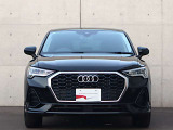 ●一目でAudiとわかる特徴的なシングルフレームグリル・LEDランプ。精悍なフロントマスクからAudiのスマートで上品なブランドを連想させてくれます。女性にも大変ご好評頂いております。