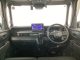 【前方視界】開放的な前方視界!運転がしやすく疲れにくいです♪窓が大きく、見通しがとっても良いおクルマですよ♪