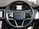 RANGEROVERのエレガントなステアリングはソフトレザーの握り心地の良いレザーを使用しています。