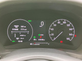 速度や走行に関する情報がまとまって表示され、運転中も必要な数値を確認しやすいレイアウトです。表示内容が見やすく整理されているので、日々の移動時に車両情報を把握するのに便利です。
