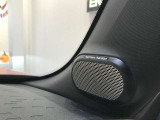 【SOSコール】車両の通信システムにより、SOSコールを発信することが可能です。また、エアバックの開くような大きな事故の場合は自動で通信を開始します。もしもの時にも安心です。