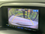 【バックカメラ】駐車時に後方がリアルタイム映像で確認できます。大型商業施設や立体駐車場での駐車時や、夜間のバック時に大活躍!運転スキルに関わらず、今や必須となった装備のひとつです!
