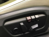 【全周囲カメラ】全周囲カメラ装備車両で御座いますので、狭い駐車スペースでもお車の全体図が確認でき、障害物との接触を未然に防ぐことが可能です。
