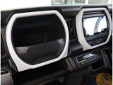 お車のご納車は待ち遠しいもの。1日でも早くご納車が出来るよう、整備拠点と販売店を結ぶ輸送ラインを確立しております。
