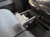 ドリンクホルダー★すぐ手が届く位置にドリンクホルダーを装備しています。運転中の水分補給もご安心です♪