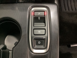 「e:HEV」は、モーター走行を中心にしながら電気エネルギーやエンジン動力を効率よく使い分けることができる賢いハイブリッドシステムです。シフトはエレクトリックギアセレクターになっています。
