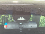 【ホンダセンシング】走行中に前方の車両等を認識し、衝突しそうな時は警報とブレーキで衝突回避と被害軽減をアシスト。より安全にドライブをお楽しみいただけます。