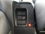 コーナーセンサーを車の前後に装備。障害物までの距離に応じて警告音を変えてお知らせ。縦列駐車時や駐車場・車庫などでの取り回しをサポートします。詳細は販売店スタッフまでおたずねください。