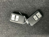 指先の操作でパーキングブレーキの「作動と解除」が行うことができる装備。ブレーキペダルから足を離しても停止し続けてくれるオートブレーキホールド機能。信号待ちなどの際には便利。ECO運転で低燃費走行♪