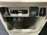 フロント両席にはシートヒーターが付いています!寒い日に便利な装備ですね。