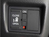 ◆片側電動スライドドア◆狭い駐車場でも乗り降りが楽々♪お子様が隣の車にドアを当ててしまう心配もございません!小さなお子様連れの方もこれで安心。