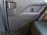 ドアは約90度に開くので荷物も積み込みやすく、乗り降りもしやすい♪ ロングドライブも快適に過ごせる工夫がいっぱいです♪♪
