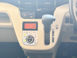 快適装備のオートエアコン♪ 温度設定をすれば、自動で車内の温度管理をしてくれる優れ物です☆彡