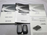 取説・メンテナンスノート・スマートキーの3点セットです。