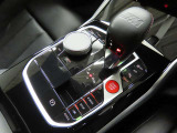 赤いスタート/ストップボタンが「M」モデルの証し。