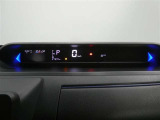 各操作スイッチは使いやすい位置に配置され、とっても見やすいメーターです。夜間時はラグジュアリーな気分にさせてくれる照明が魅力ですので、夜のドライブも楽しみになりますよ♪