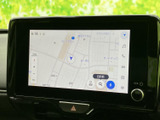 地図を画面に表示でき、現在地や周辺の道路を確認しながら目的地までの移動をサポートします。画面上の案内表示も見やすく、日常のお出かけから初めての場所への移動まで便利に活用できます。