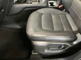 パワーシート搭載。微妙な調整が手軽にでき、ピッタリなポジションで運転することが可能です。
