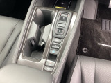 指先で操作するエレクトリックギアセレクターを採用。スマートな操作が楽しめます。