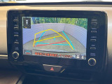 【バックカメラ】駐車時に後方がリアルタイム映像で確認できます。大型商業施設や立体駐車場での駐車時や、夜間のバック時に大活躍!運転スキルに関わらず、今や必須となった装備のひとつです!